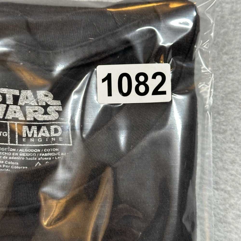 Star Wars Graphic T-Shirt Mens XL Black Mad Engine Baby Yoda Mandalorian TV - Picture 6 of 6